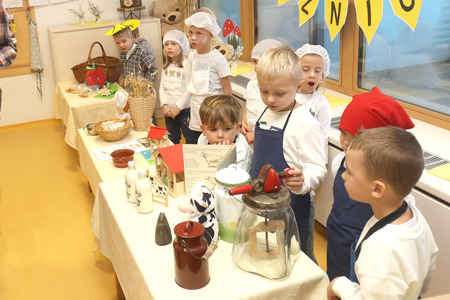 Tradicionalni slovenski zajtrk  vrtec Cerknica 09 Foto Ljubo Vukelič